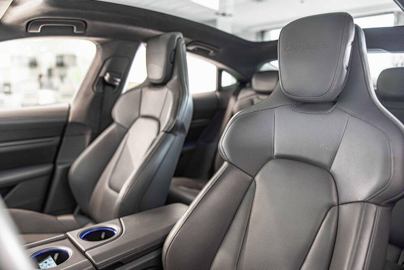 2020 Porsche Taycan Turbo S photo 13