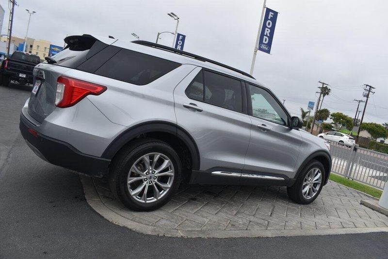 Used 2022 Ford Explorer XLTImage 2