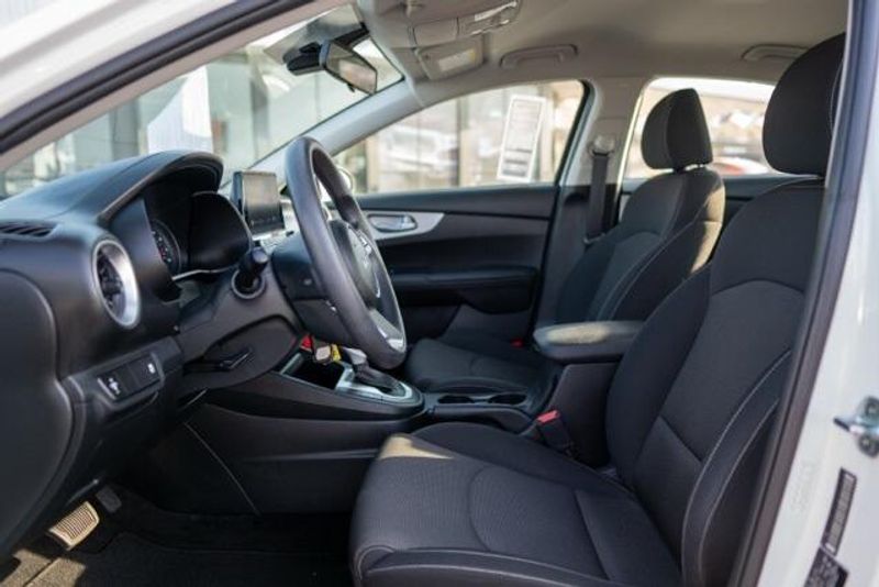 2022 Kia Forte LXSImage 11