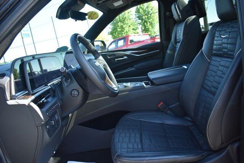 Used 2024 Cadillac Escalade Sport PlatinumImage 32