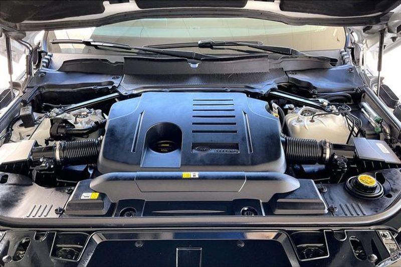 Used 2022 Land Rover Range Rover Sport HSE Silver EditionImage 9