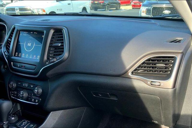 Used 2019 Jeep Cherokee TrailhawkImage 16