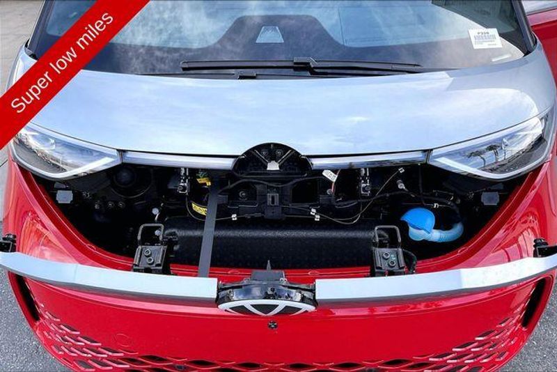 Used 2025 Volkswagen ID. Buzz Pro S PlusImage 9