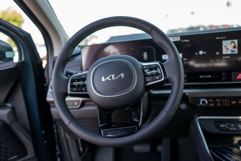 New 2026 Kia Carnival SXImage 16