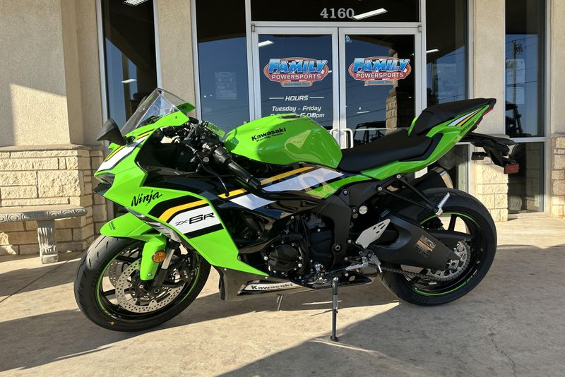 2025 KAWASAKI NINJA ZX6R KRT EDITION ABS LIME GREEN AND EBONY AND PEARL BLIZZARD WHITE 