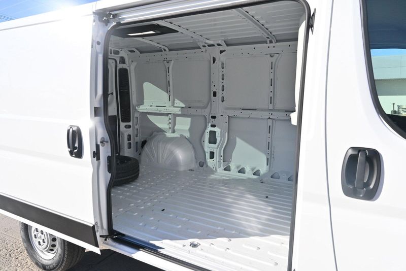 2025 RAM ProMaster Cargo Van TradesmanImage 11
