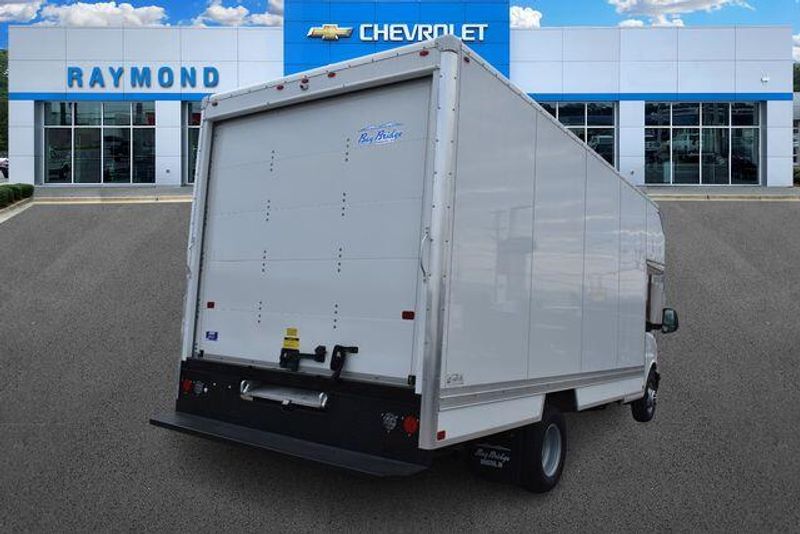 New 2025 Chevrolet Express 3500 Work VanImage 4