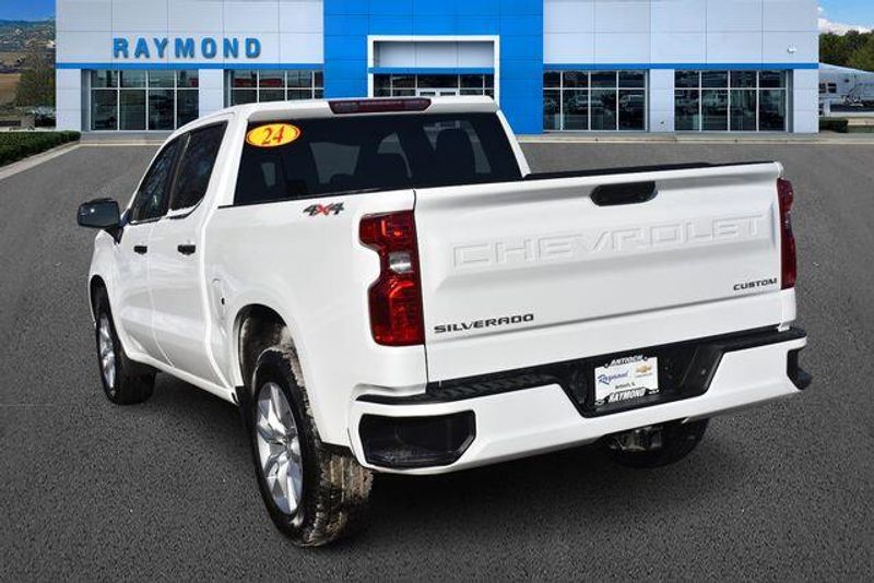 Used 2024 Chevrolet Silverado 1500 CustomImage 6