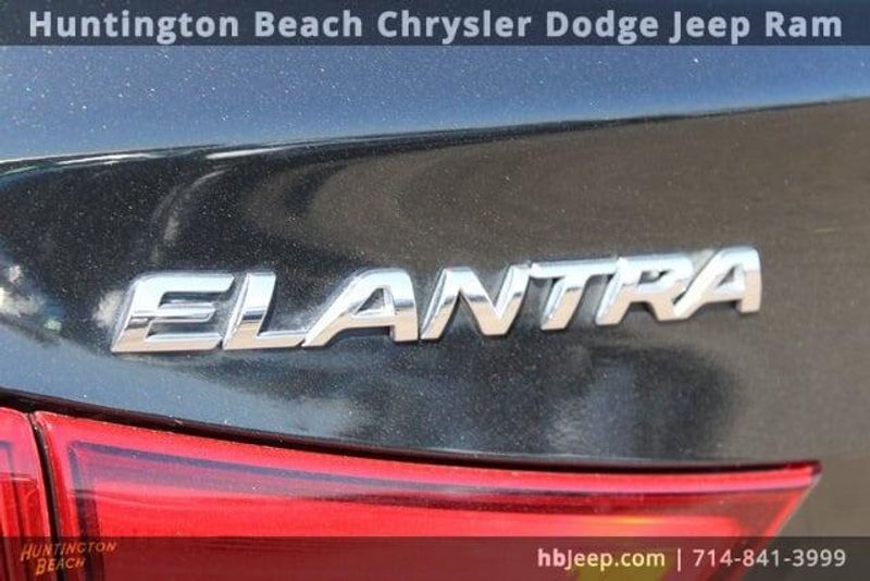 2014 Hyundai Elantra SEImage 6
