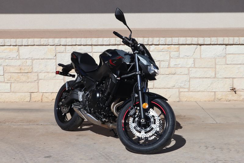 2025 KAWASAKI Z650 METALLIC MATTE DARK GRAY  METALLIC SPARK BLACK 