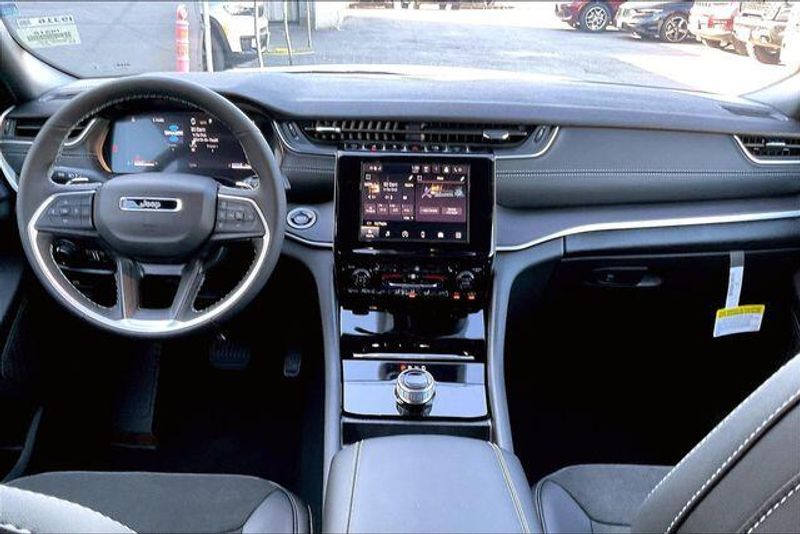 New 2025 Jeep Grand Cherokee L Altitude 4x2Image 4