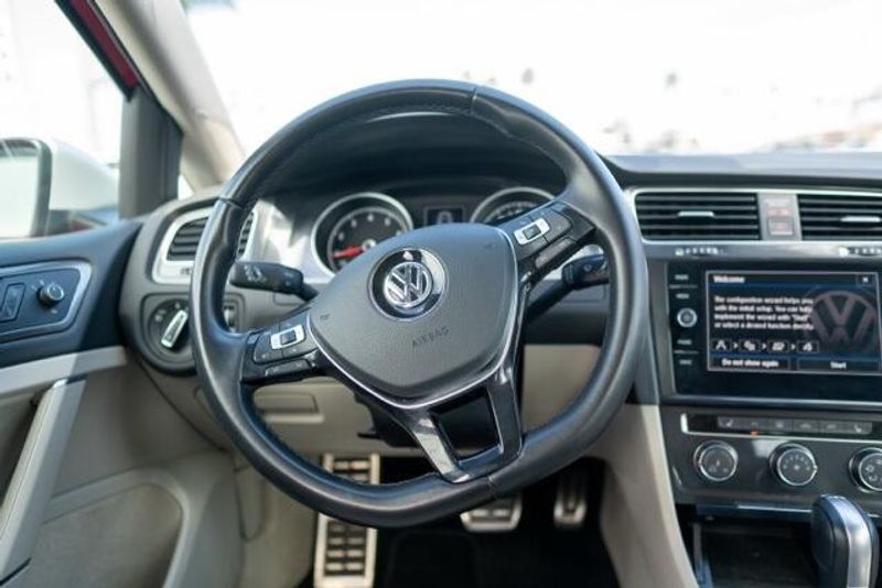 Used 2018 Volkswagen Golf Alltrack TSI SEImage 17