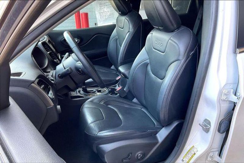 Used 2019 Jeep Cherokee LimitedImage 24