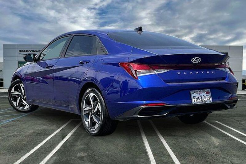 Used 2023 Hyundai Elantra SELImage 10