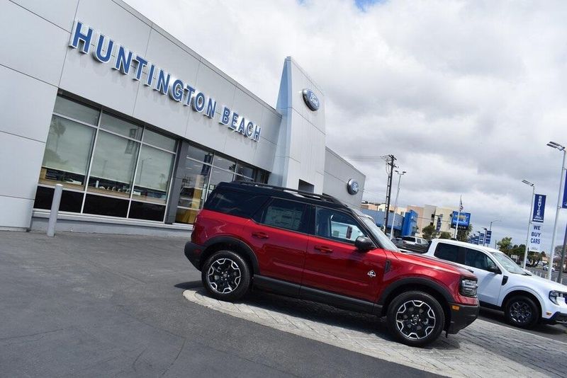 2025 Ford Bronco Sport Outer BanksImage 3