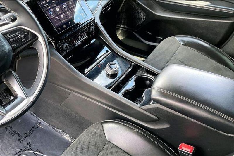 Used 2023 Jeep Grand Cherokee L AltitudeImage 16