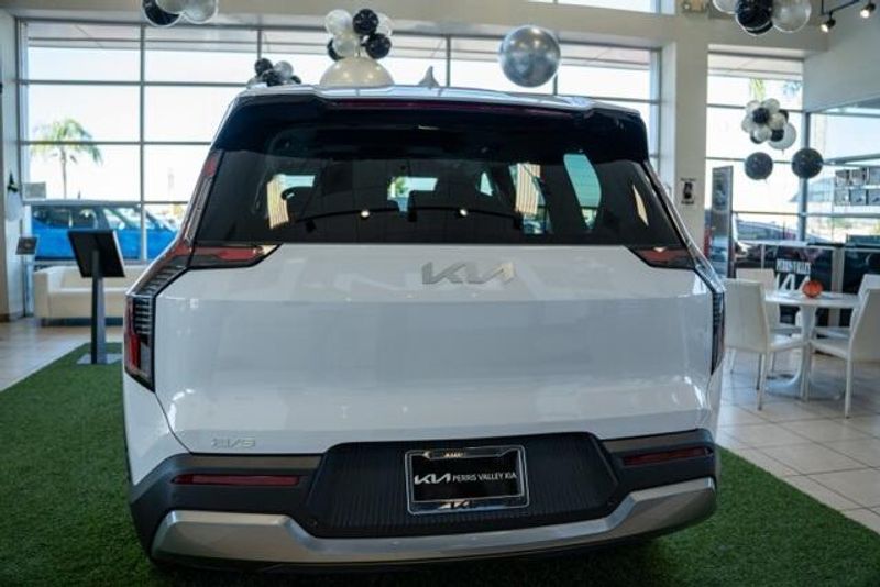 New 2026 Kia EV9 WindImage 6