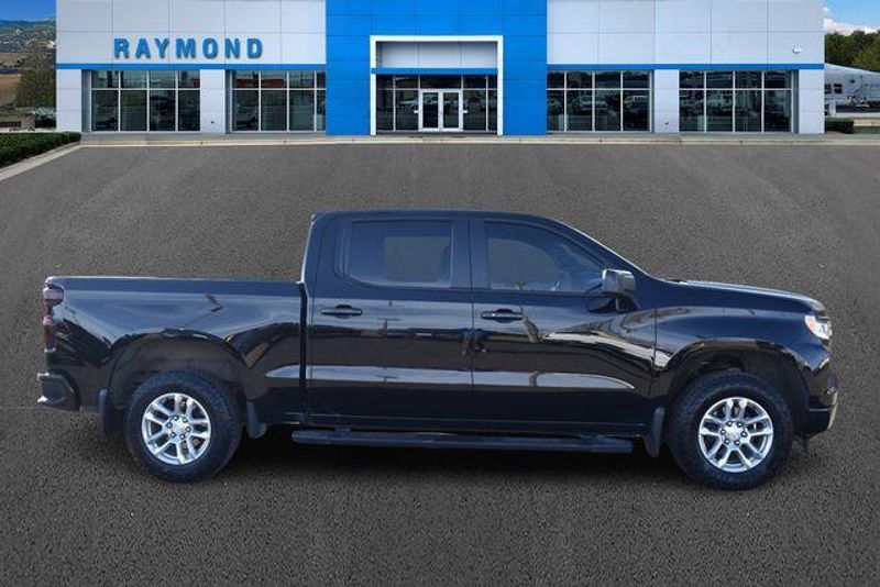 Used 2022 Chevrolet Silverado 1500 LTImage 2