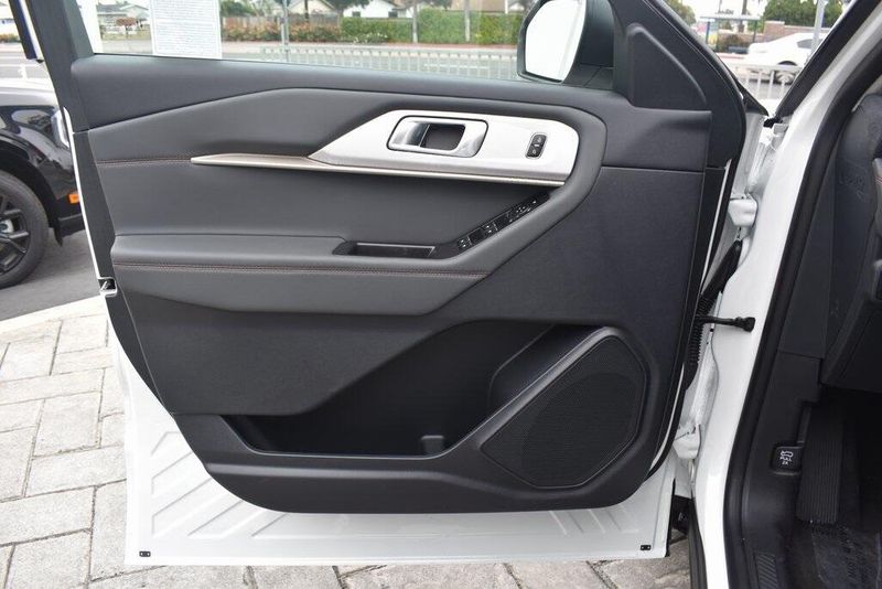 New 2025 Ford Explorer ActiveImage 13