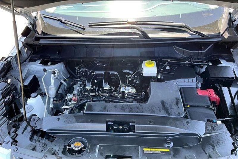 Used 2025 Nissan Pathfinder SLImage 9