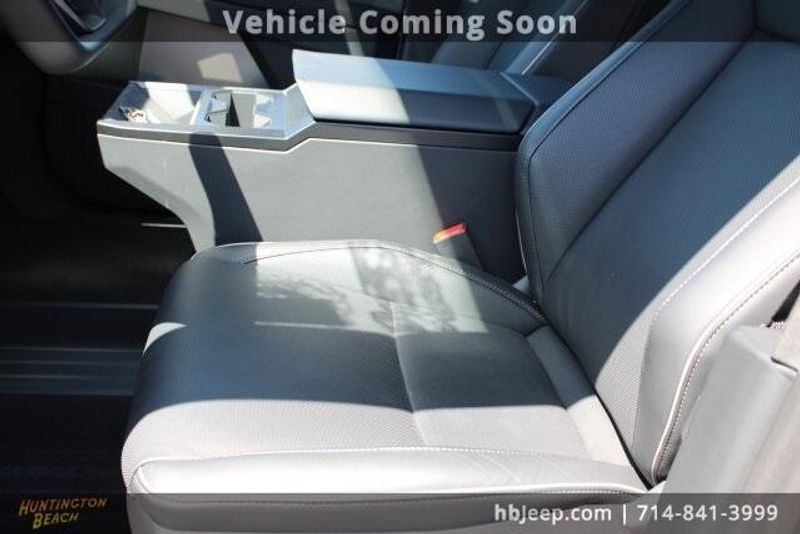 2024 Tesla Cybertruck BaseImage 37