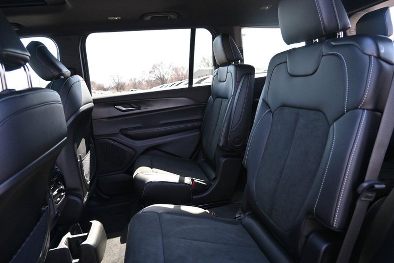 2025 Jeep Grand Cherokee L Altitude XImage 10