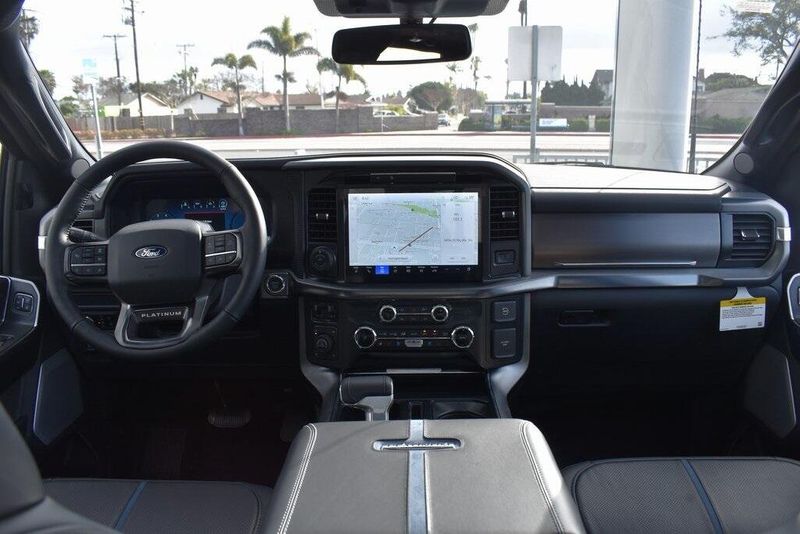 2025 Ford F-150 PlatinumImage 18