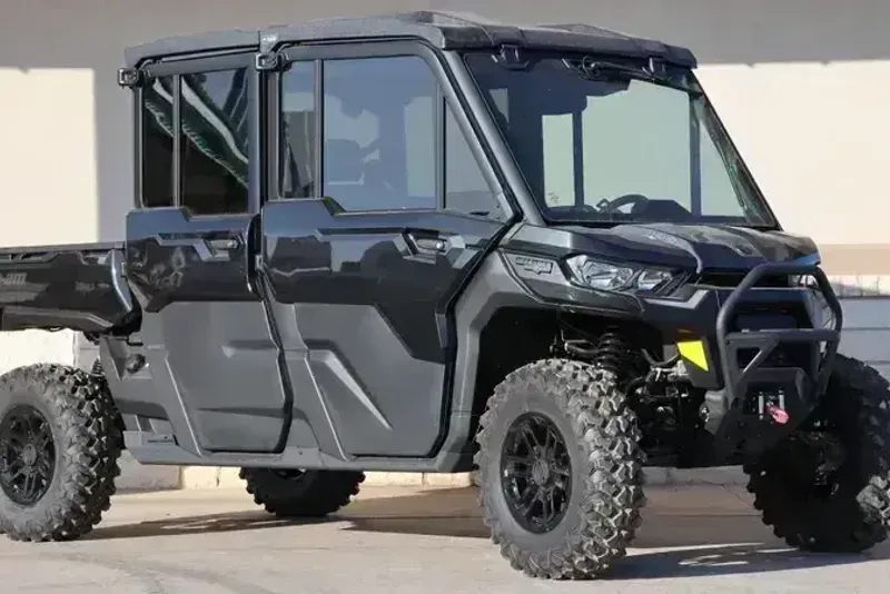 2025 CAN-AM DEFENDER MAX LONESTAR CAB HD10 STEALTH BLACK 