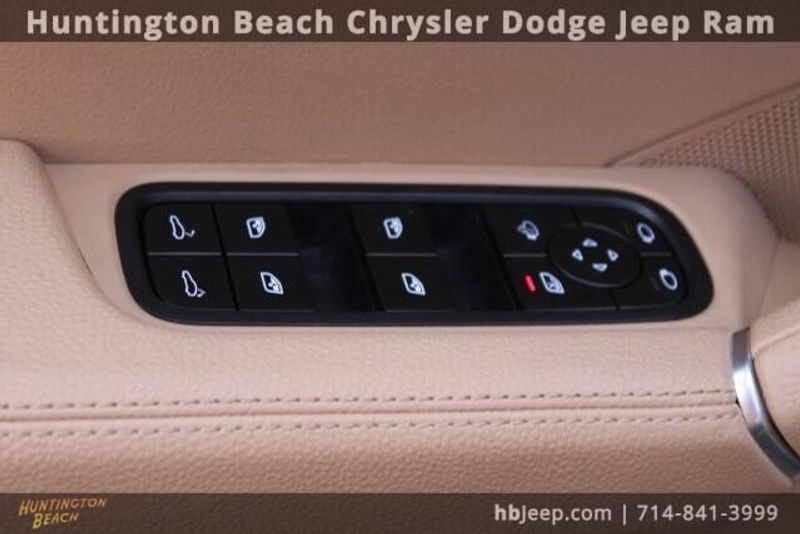 2022 Porsche Cayenne Platinum EditionImage 13