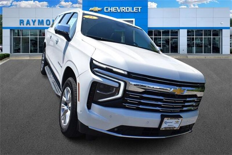New 2025 Chevrolet Suburban PremierImage 9