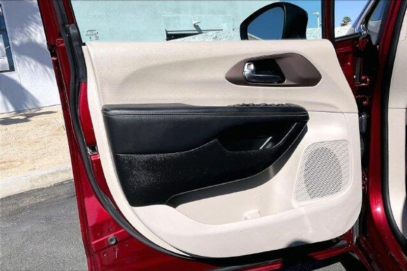 Used 2023 Chrysler Voyager LXImage 22