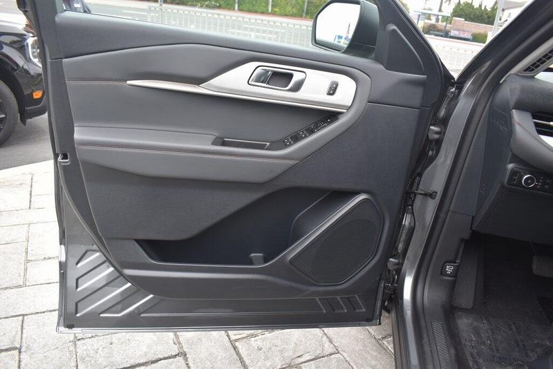 New 2025 Ford Explorer ActiveImage 13