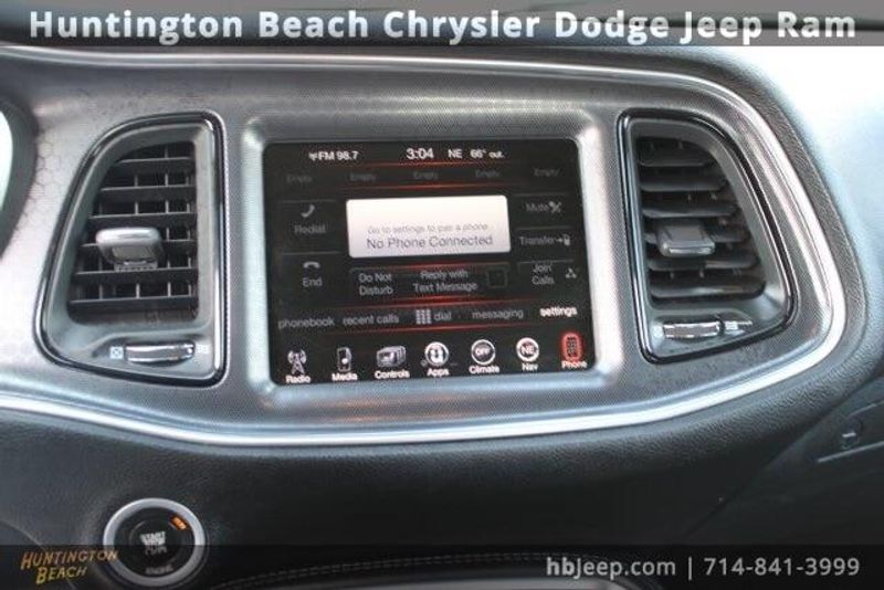 2015 Dodge Challenger SXTImage 15