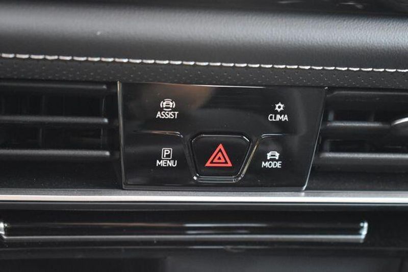 Used 2024 Volkswagen Atlas 2.0T SE w/TechnologyImage 32