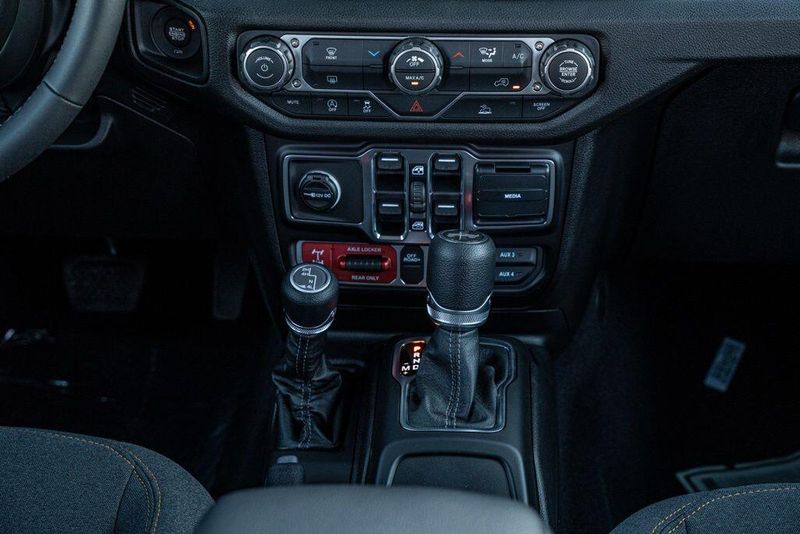 New 2026 Jeep Wrangler Sport SImage 23