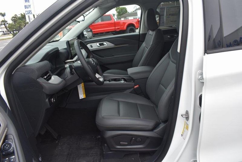 New 2025 Ford Explorer ActiveImage 15