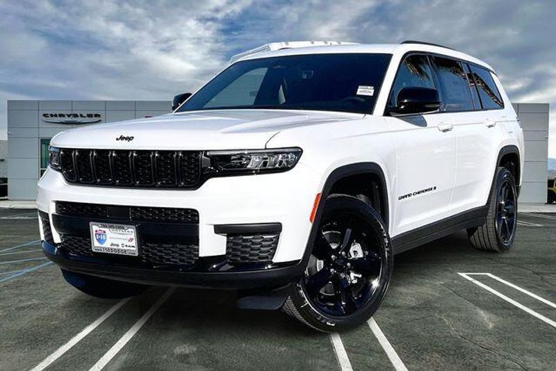 New 2025 Jeep Grand Cherokee L Altitude 4x2Image 1