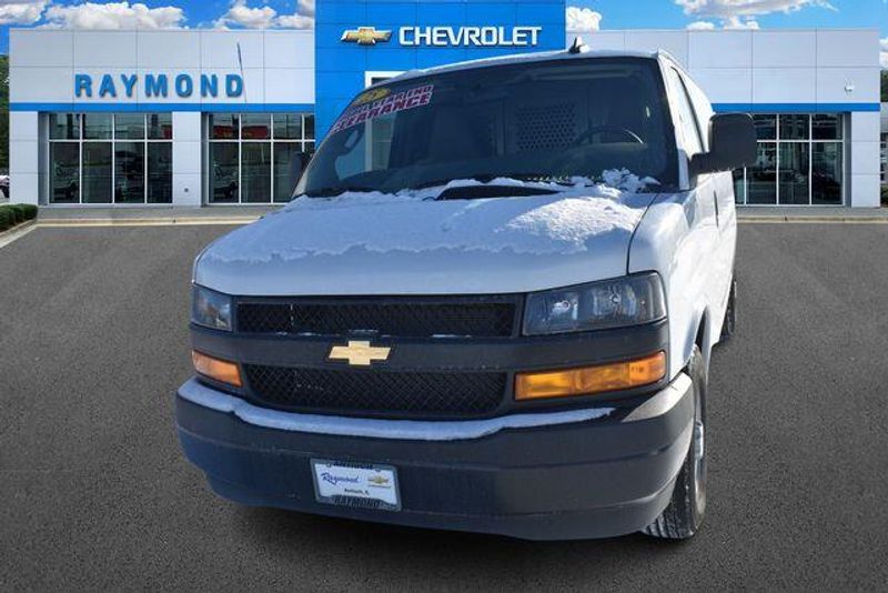 New 2025 Chevrolet Express 3500 Work VanImage 8