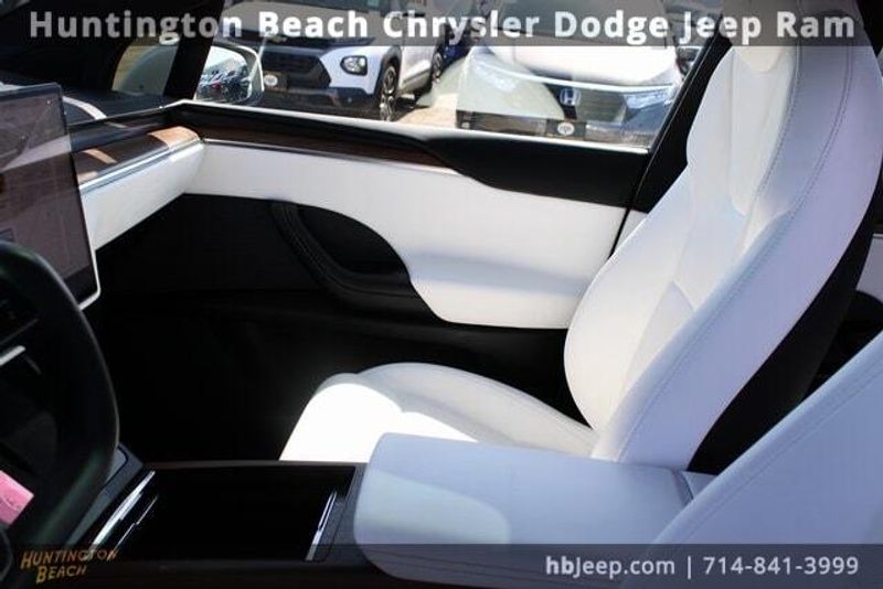 2022 Tesla Model X BaseImage 24