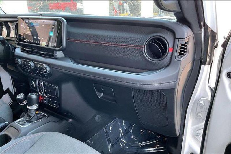 Used 2024 Jeep Gladiator RubiconImage 16
