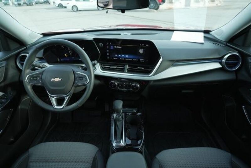 Used 2024 Chevrolet Trax LTImage 16