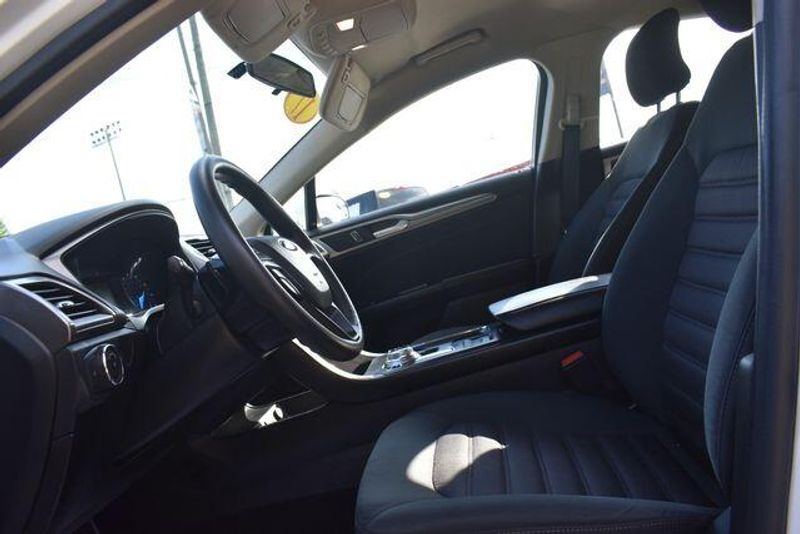 Used 2017 Ford Fusion SEImage 21