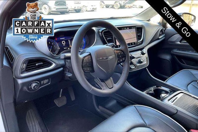 Used 2026 Chrysler Pacifica LimitedImage 14