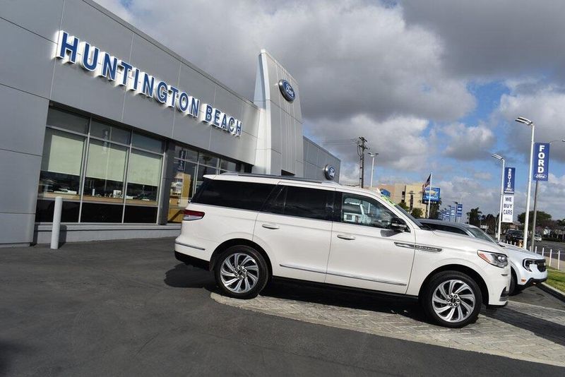 2023 Lincoln Navigator ReserveImage 3