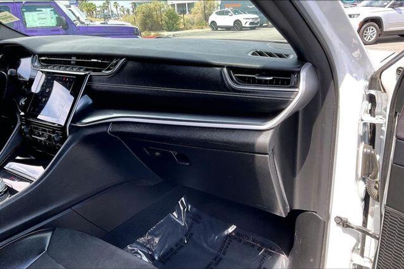 Used 2023 Jeep Grand Cherokee L AltitudeImage 15