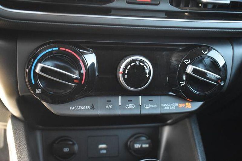 Used 2022 Hyundai Kona SELImage 26