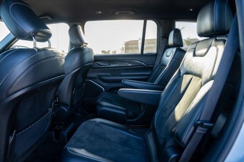 Used 2021 Jeep Grand Cherokee L AltitudeImage 13