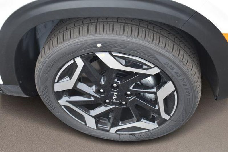 New 2026 Kia Seltos SXImage 12