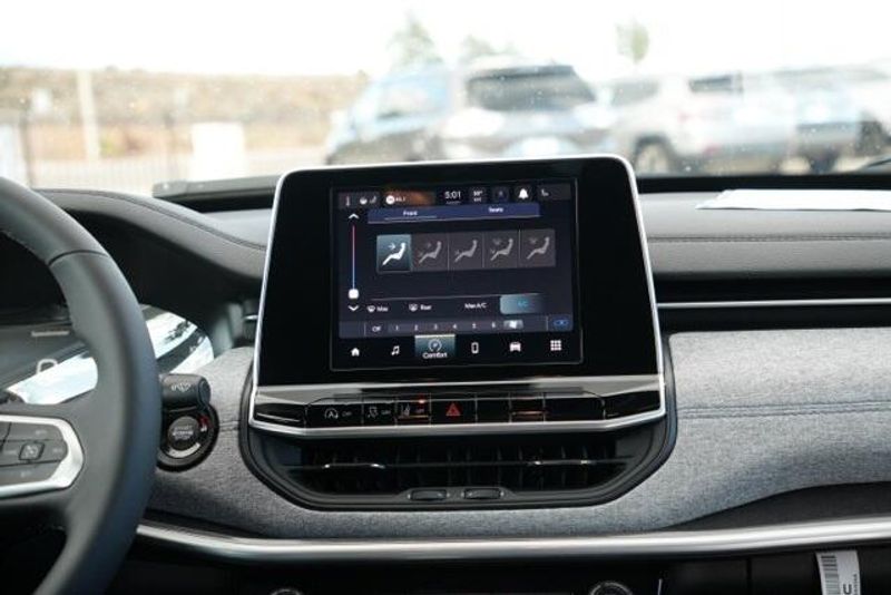 Used 2025 Jeep Compass LatitudeImage 17