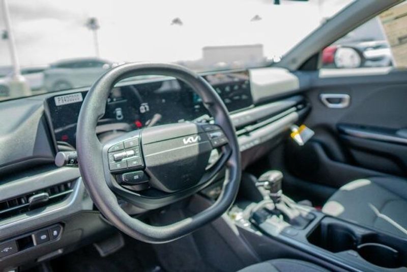 2025 Kia K4 LXSImage 10